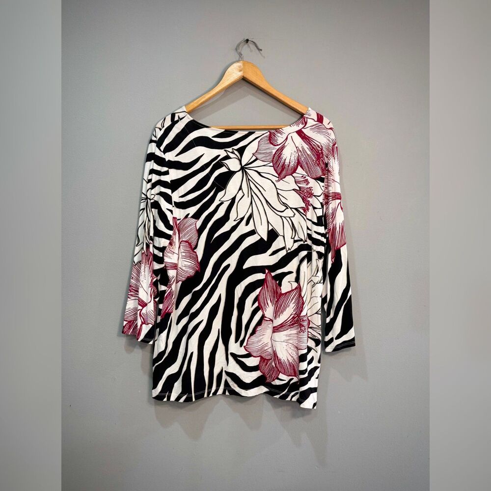 Chico's Floral Zebra Boatneck Top Size 3 (16) EUC - Picture 4 of 6